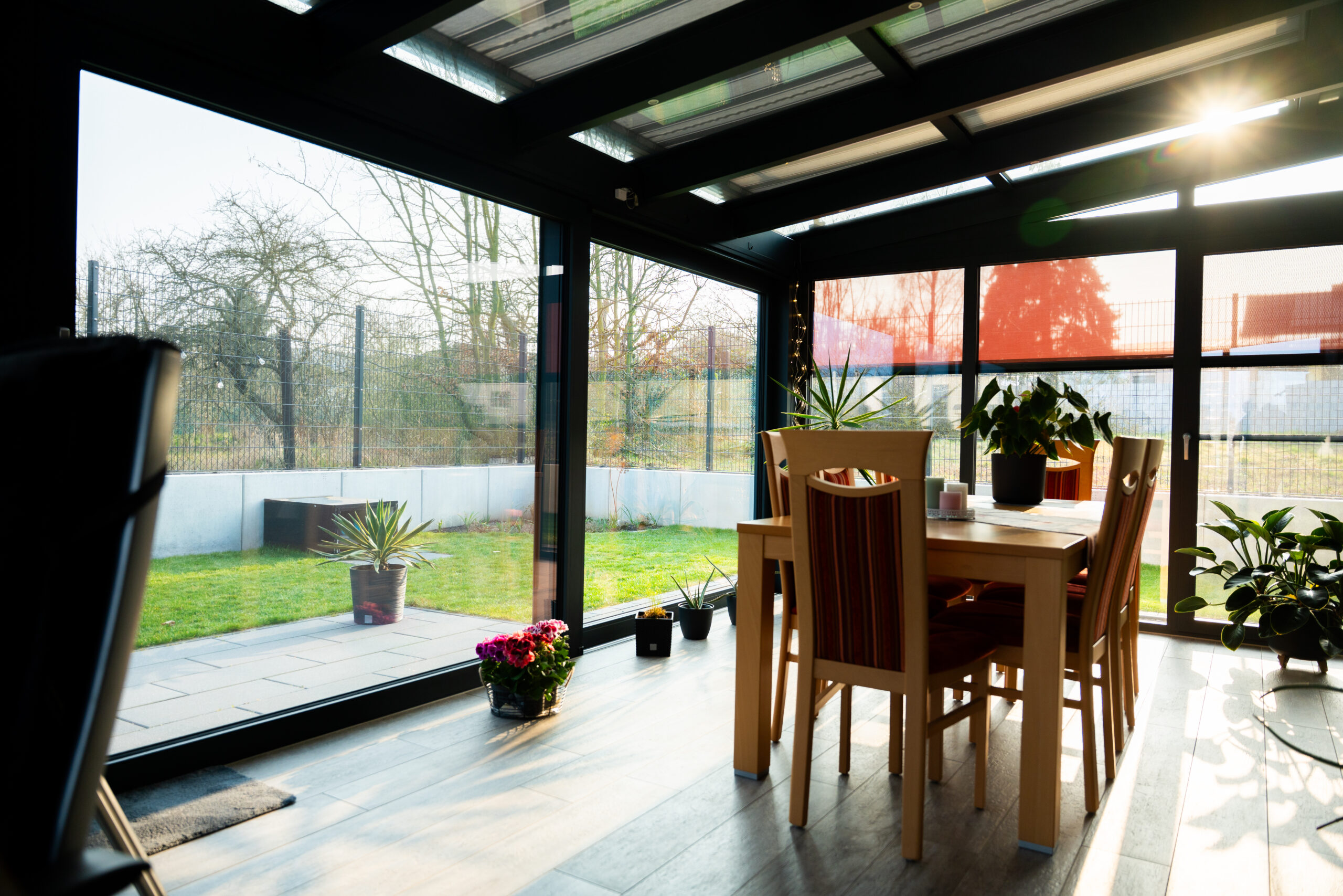 Wird ein Wintergarten im Sommer zur Sauna? So bleibt er das ganze Jahr angenehm